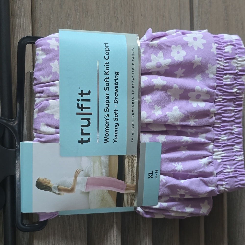TruFit Women's Purple Floral Knit Capri 🩷